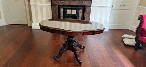Elegant vintage coffee table - elegant,