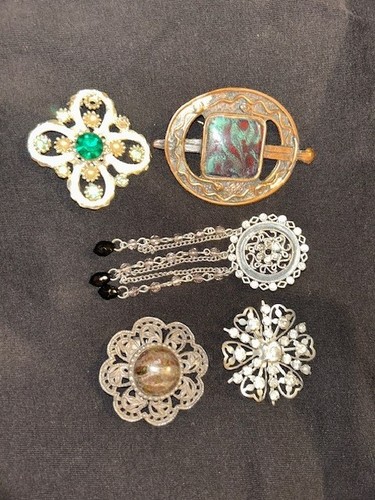 Brooches job lot - brooches,