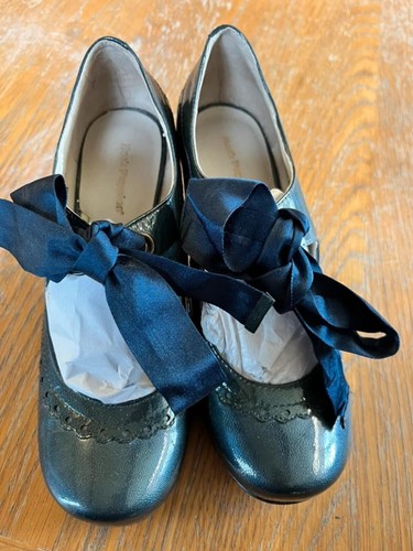 Vintage style black - style,