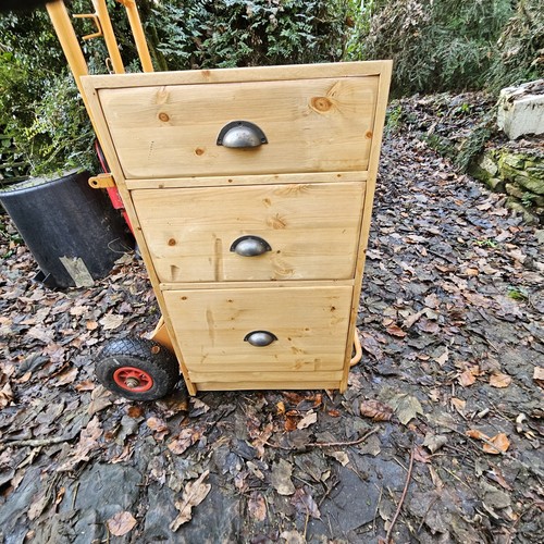 Cabinetry redwood pine - ,