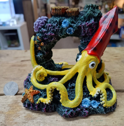 Giant squid aquarium - giant,