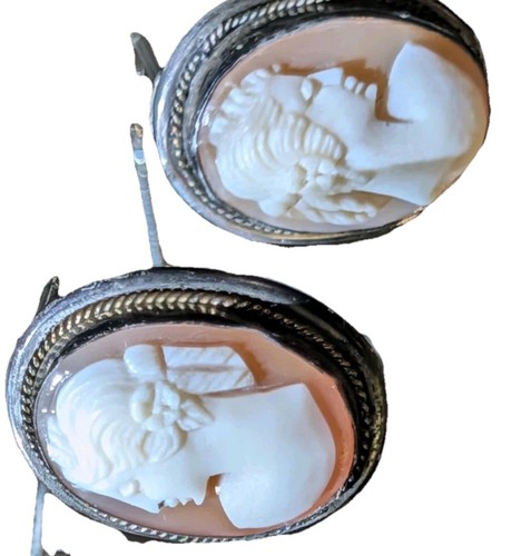 Vintage shell cameo stud - shell,