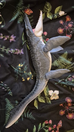 Collosal jurassic world - collosal,