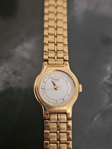 Seiko gold tone roman numeral - gold,