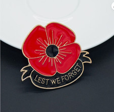 Red POPPi  Lapel Pin Badge Lest We Forget New