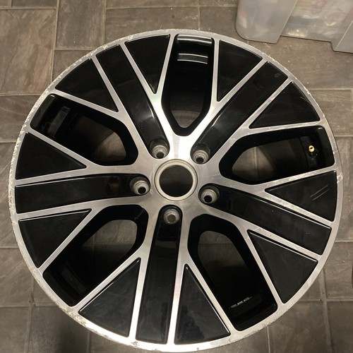 Genuine porsche taycan - porsche, 4s