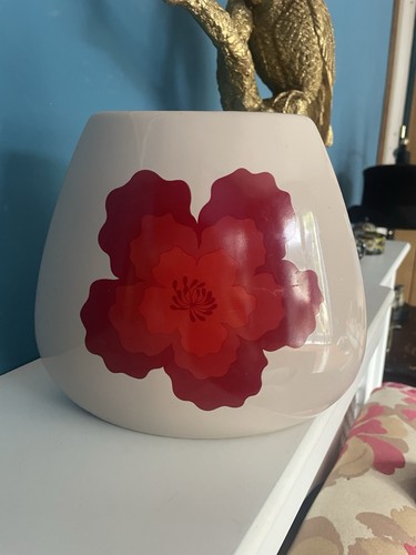 Lovely contemporary vase - contemporary,