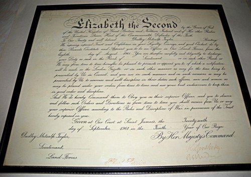 Queen elizabeth autograph - queen,