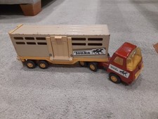 VINTAGE TONKA LORRY, HORSE TRANSPORTER. 10” LONG