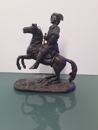 Delightful solid bronze king - solid,