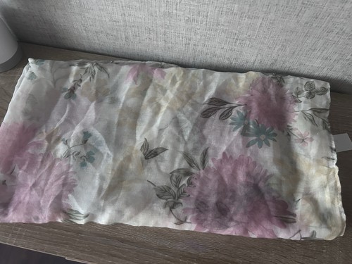 Ladies scarf used - f&f,