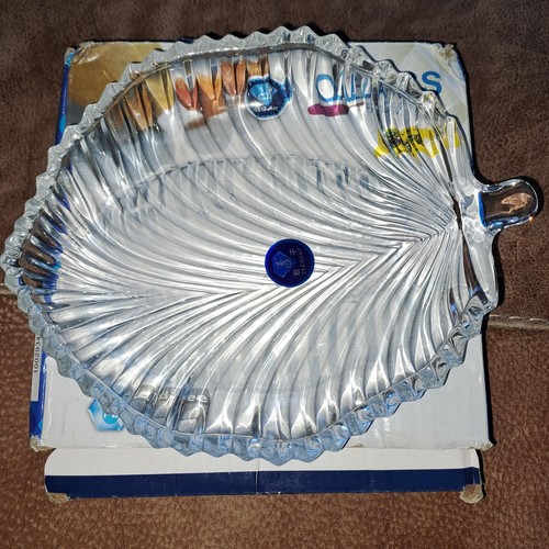 Leaf shaped clear glass - 1,