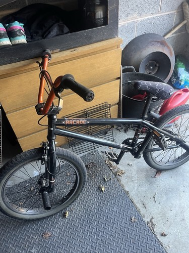 The people arcade - we, bike