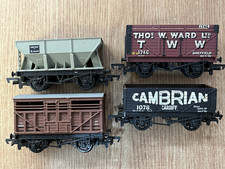 MAINLINE HO/OO SCALE MODEL RAILWAY ROLLING STOCK x 4 WAGONS          