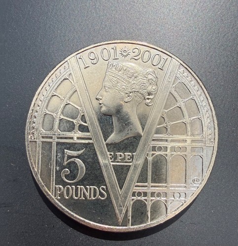2001 five pounds - five, queen