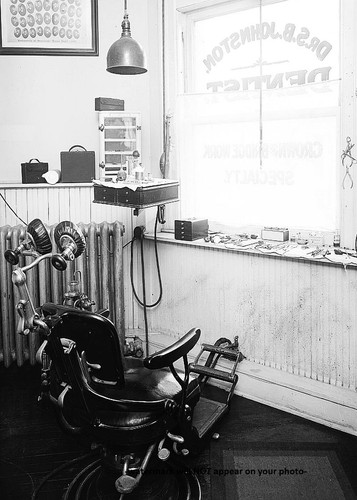 1919 dentist office photo - 1919,
