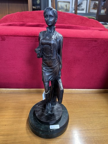 Cast bronze figure lady - bronze, a