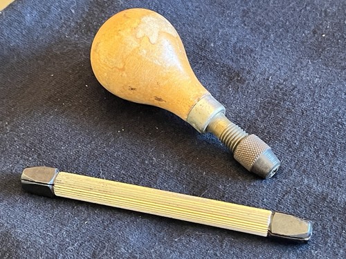 Vintage pair pin - pin, vice