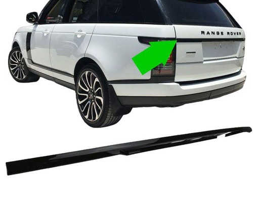 Tailgate boot trim strip for