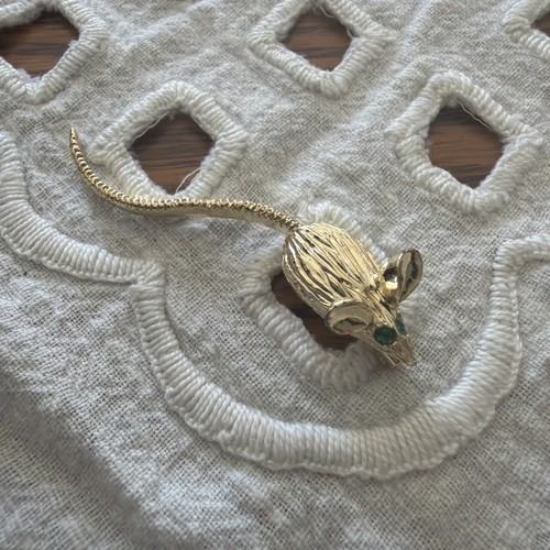 Vintage figural mouse brooch - figural,
