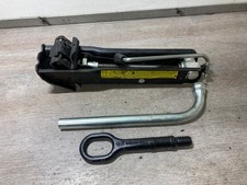 2009 VW PASSAT WHEEL JACK TOOL