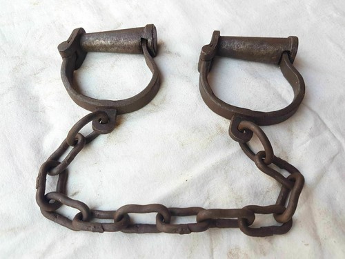 Handcrafted heavy chain leg - handcrafted,