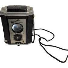 Kodak Brownie Reflex Box Camera Vintage Photography Collectible (DE)
