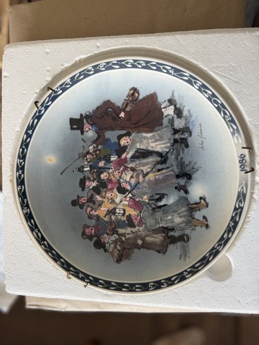 Wedgewood plate the carolers - 'the, carolers'