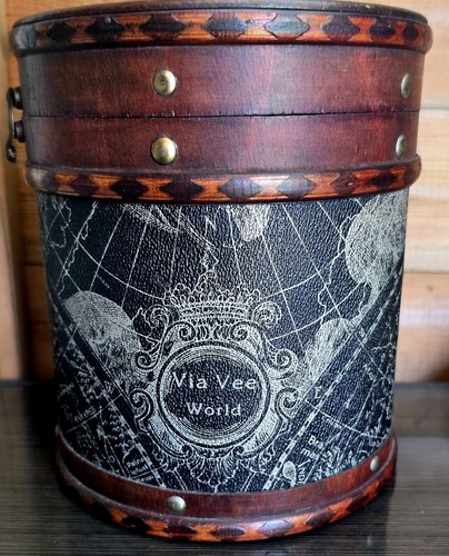 Via vee world round - via, wooden