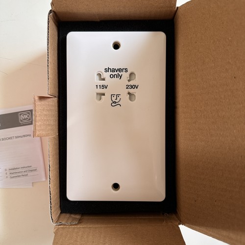 Dual voltage shaver - voltage, socket