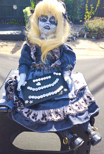Possessed gothic creepy girl - creepy,