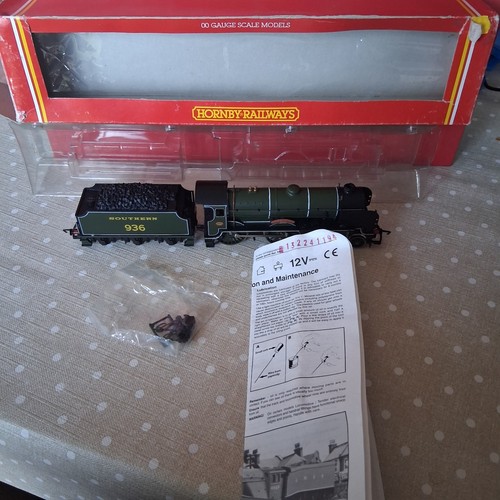 Hornby r132 schools class - schools,
