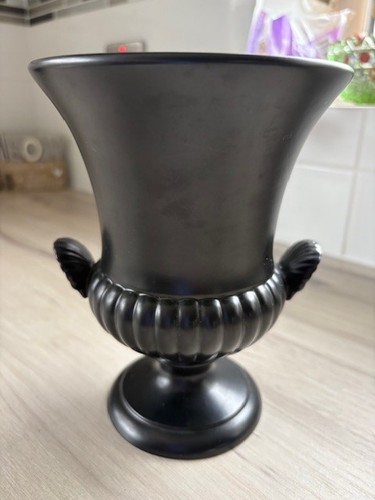 Wedgwood black basalt campana - basalt,