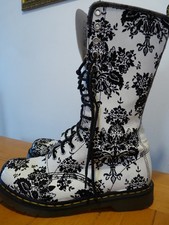 Dr Martens 1B99 white and