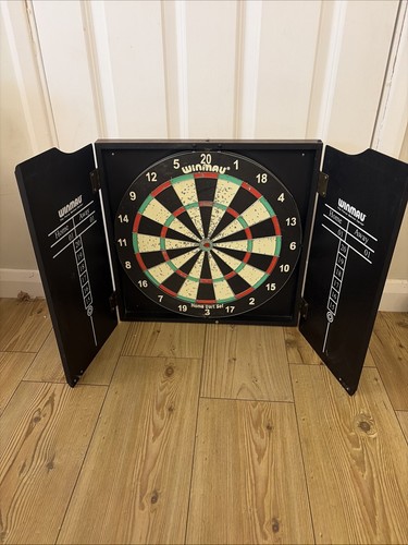 Winmau dartboard cabinet set - dartboard,