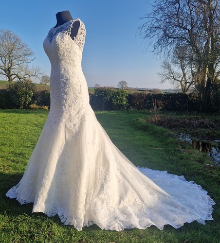 Stunning pre loved - stunning, pre-loved