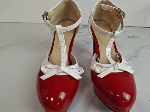 Vero cuoio red - &, white