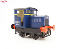 Heljan Ruston & Hornsby 48DS Open Cab Express Dairy Blue 1:43 Scale, O Scale