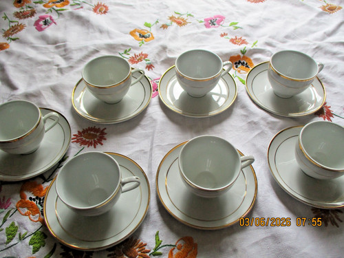 Set white cups saucers - 7, &