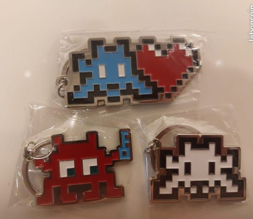Space invader keychain - space,