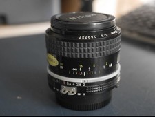 Nikon Nikkor Ai 35mm f/2 wide angle prime lens Nikon F mount