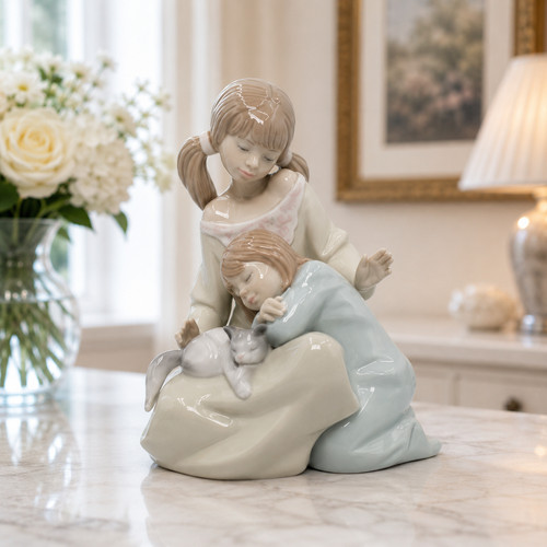 Lladro 1534 sister cuddling - sister,