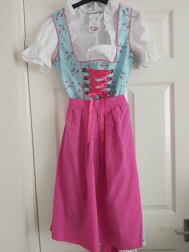 Oktoberfest dirndl outfit