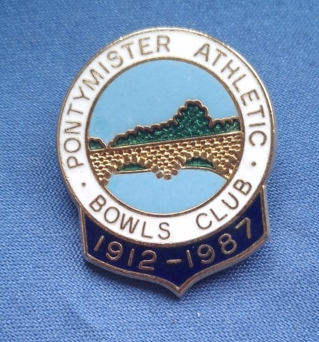 Vintage metal enamel badge - &,