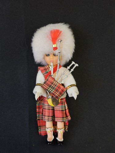 Vtg scottish bagpiper girl - vtg,