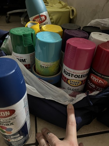 Various spray paint - various,