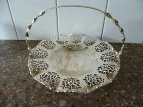 Scalloped edge fretted - a,