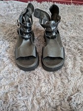 Roman Sandals Size 5