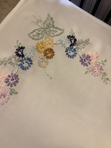 Vtge hand embroidered white - hand,