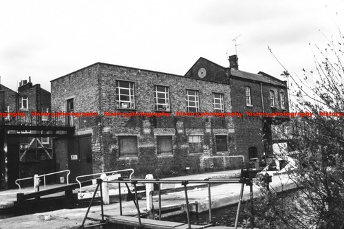 Q000746 sturts lock regents - q000746,